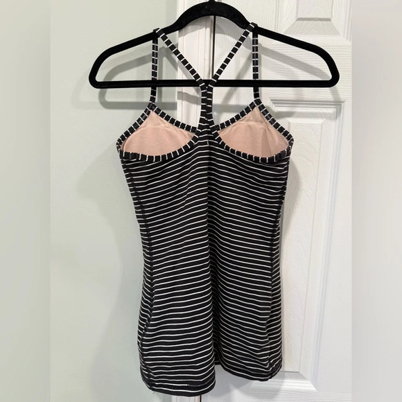 Lululemon Women’s 6 Power Y Tank built in bra black and white stripe - Picture 3 of 4